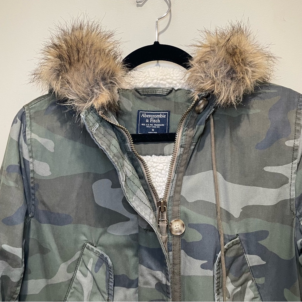 Abercrombie & Fitch Sherpa Lined Hooded Parka Jacket Camo Women Size Medium - Picture 5 of 9